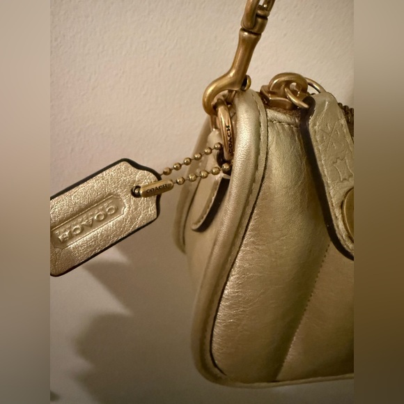 Coach Swinger Bag in Gold with Gold Chain - Picture 3 of 4